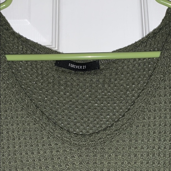 Knit sleeveless army green shirt - Picture 5 of 5